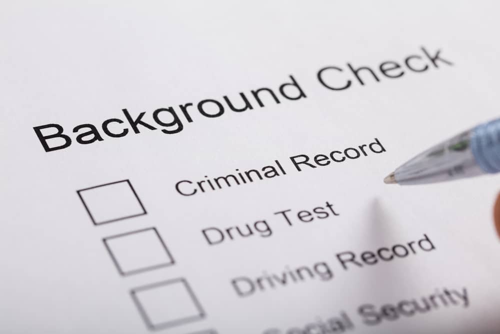 Cumplir con los requisitos de contratación en el sector salud mediante verificación de antecedentes 2 employee background check in Nigeria